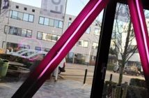 neon driehoek roze.jpg